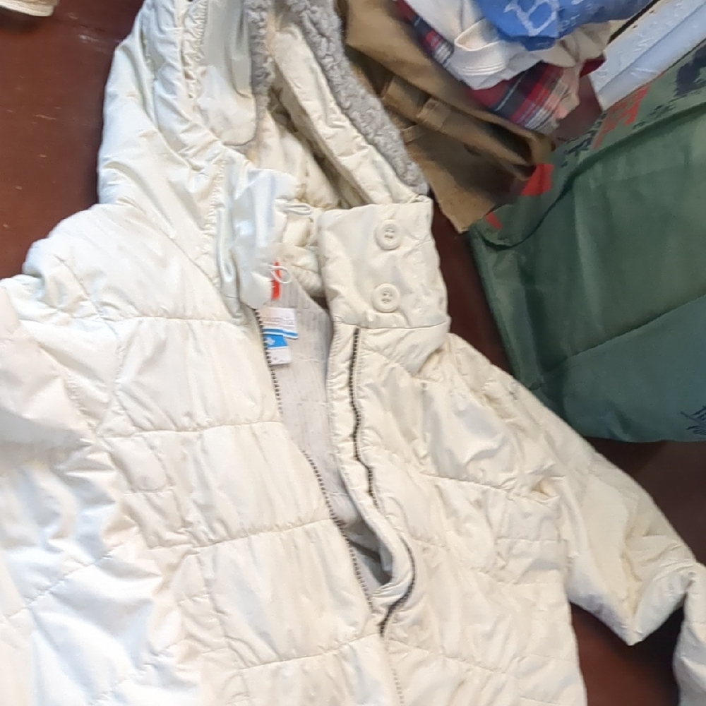 Elegant Women's Off-White Puffer Jacket